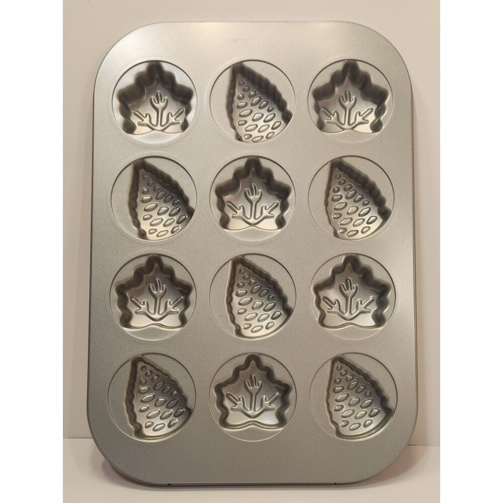 Pampered Chef Fall Harvest Mini Cake Pan 12 Cavity Acorn Leaf Retired